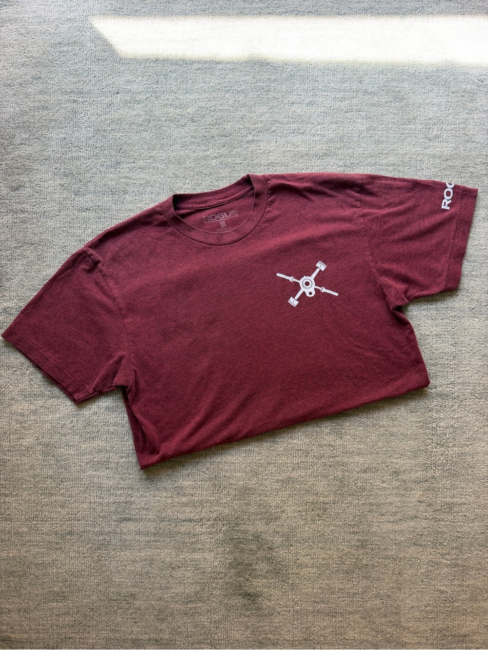Rogue Men’s Burgundy Graphic T-Shirt Size Medium